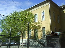 Az iskola 1904-ben megnyílt, régi épülete