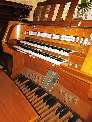 Grosseto - San Francesco-consolle organo.jpg