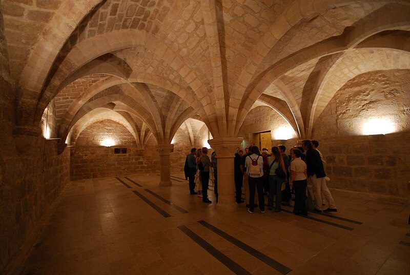 File:Hôtel de Beauvais salle voûtée au sous-sol.jpg