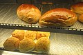 HK 上環 Sheung Wan 永樂街 Wing Lok Street 凱施餅店 Hoixe Cake Shop breads November 2017 IX1 Big Raisin Breads n.jpg