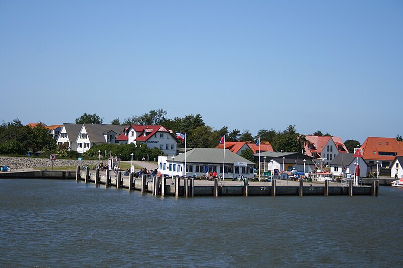 File:Hafen Vitte Insel Hiddensee 02.JPG