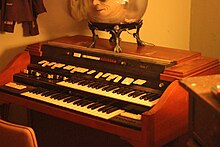 The T-402 was one of the last tonewheel organs manufactured and included a built in drum machine Hammond T400 series with Rhythm II, My Room.jpg