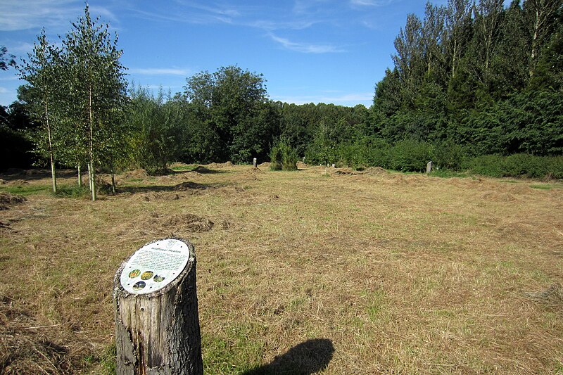 File:Hartwell Pocket Park - geograph.org.uk - 3120476.jpg