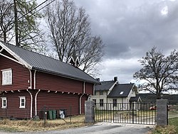 Ringerike Hen: Hen-gårdene, Hen tettstedet, Samferdsel på Hen