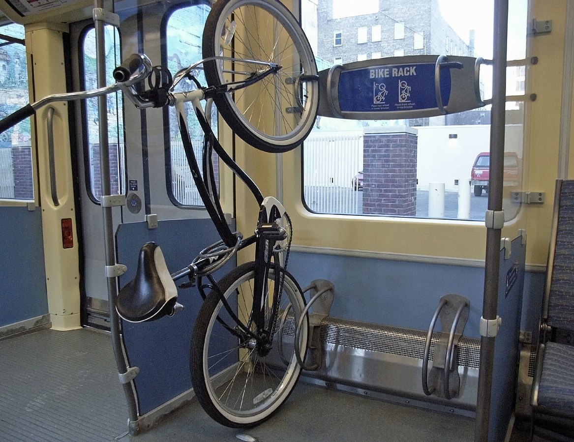 1167px-Hiawatha_Line-bike_rack-20061211.jpg