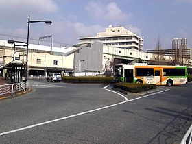 Utvendig utsikt over Higashi-Ōjima stasjon