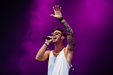 Vocalist Barnett at Highfield Festival 2014 Highfield - American Authors.jpg