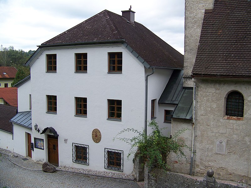 File:Hochburg-Ach, Wanghausen 35, Pfarrhof.jpg