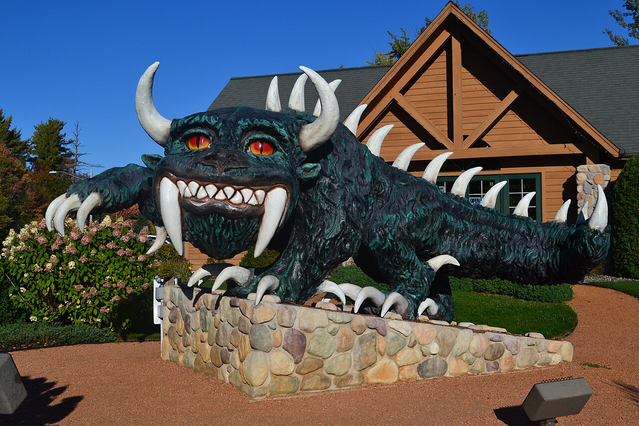 https://upload.wikimedia.org/wikipedia/commons/thumb/a/a0/Hodag_002.jpg/1280px-Hodag_002.jpg