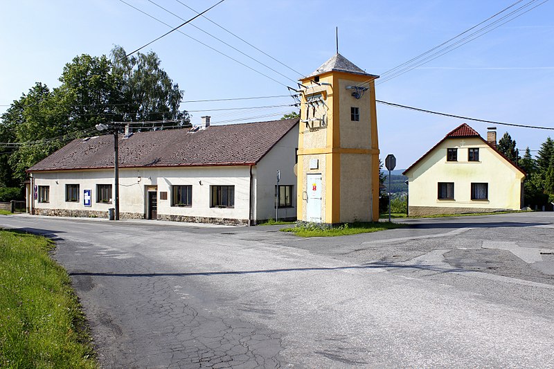 File:Hvozdec, municipal office.jpg