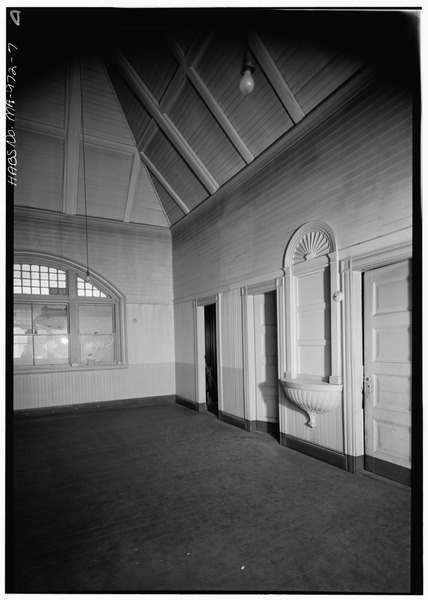 File:INTERIOR, FRONT ROOM, EAST AND SOUTH WALLS - New Haven Railroad Station, Wyman Street, Stoughton, Norfolk County, MA HABS MASS,11-STOU,5-7.tif