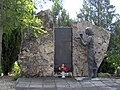 A világháborúk hősi halottainak emlékműve. Kampfl József alkotása, 1991