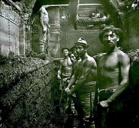 Photograph of Chilean salpeter miners.