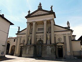 La cathédrale d'Ivrée.