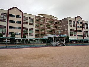 JamWon Elementary School.jpg