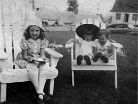 Jane Anna and Kate McGarrigle in Ste-Adele 1948.jpg