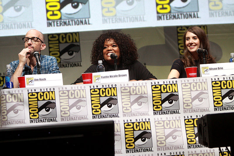 File:Jim Rash, Yvette Nicole Brown & Alison Brie (9365678836).jpg