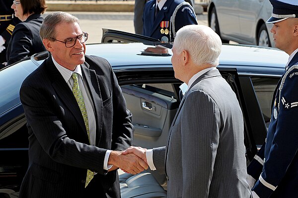 John Faulkner (left) with US Defence Secretary Robert Gates (right).