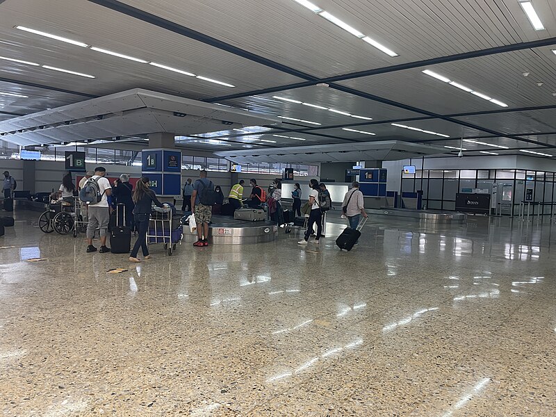 File:José-Maria-Cordova-Baggage-claim.jpg