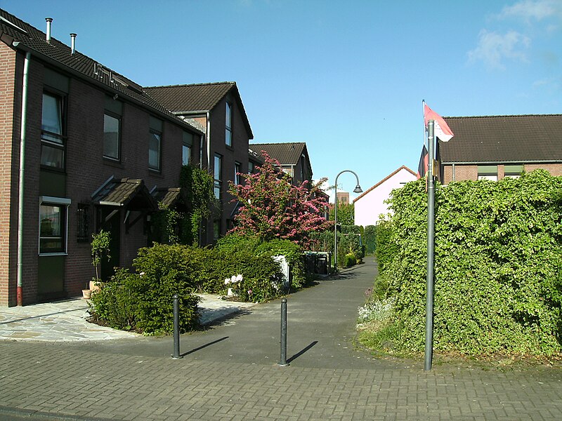 File:KBlumenbergMehrfamilien.jpg