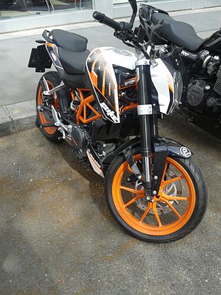 Fortune Salaire Mensuel de Ktm 390 Duke Abs 2013 Combien gagne t il d argent ? 2 216,00 euros mensuels