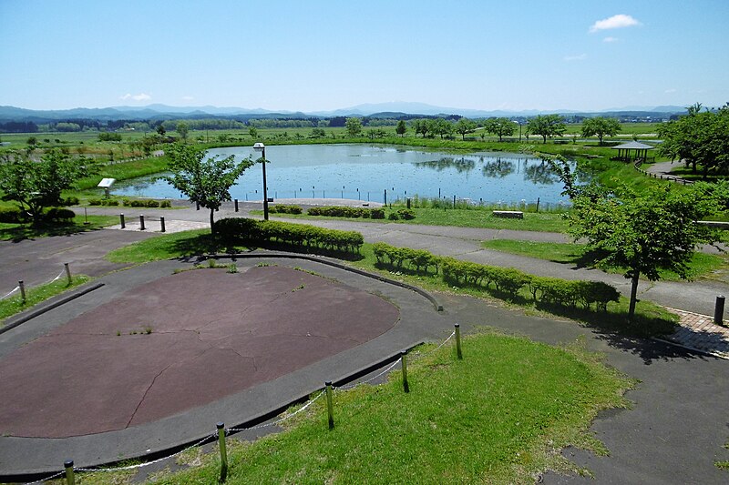 File:Kamatsutsumi Park.jpg