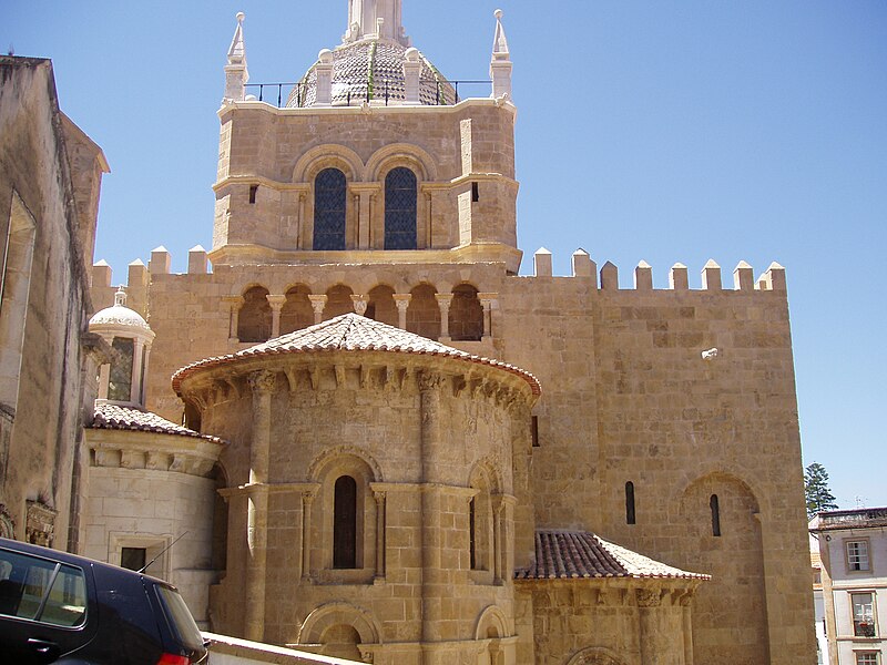 File:Karinecyril coimbra cathedrale 1.jpg