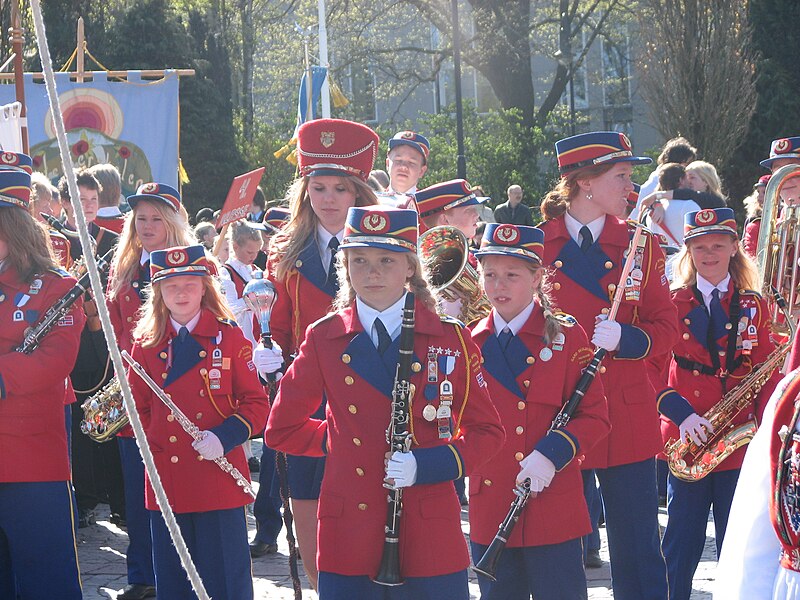 File:Kids from different schools at National Day of Norway 17th May.JPG