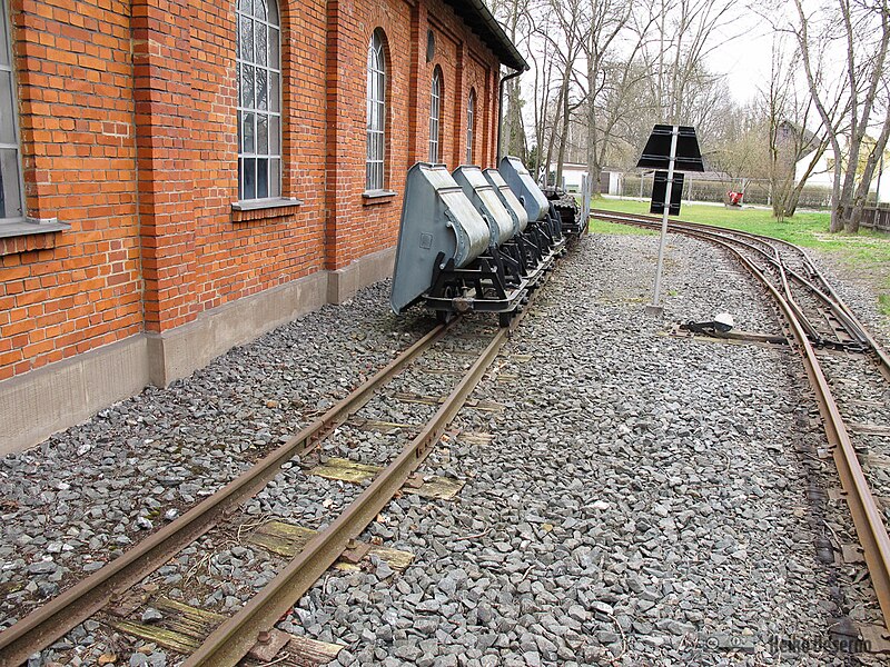 File:Kipploren der Feldbahn im Deutschen Dampflokomotiv-Museum in Neuenmarkt, Oberfranken (14314489635).jpg