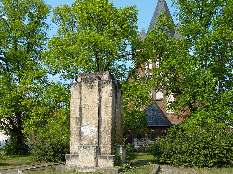 File:Kirchplatz Christuskirche - Berlin-Obers 2014 - 1416-1296-120.jpg