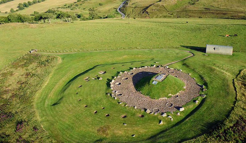File:Kite Aerial Photo of Cairnpapple Hill.jpg