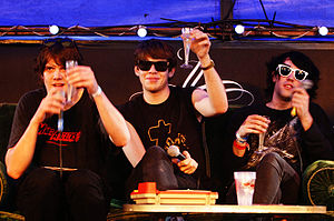 Jamie Reynolds, James Righton en Simon Taylor-Davis van Klaxons op de Eurockéennes 2007