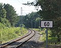 Klooga-Kloogaranna raudteelõik, esiplaanil kiiruspiirangu märk (60 km/h)