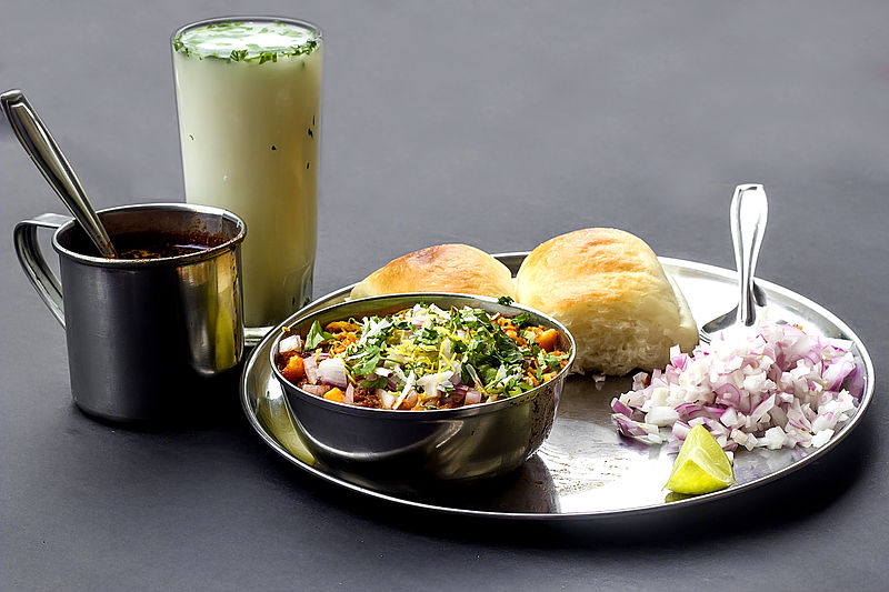 File:Kolhapuri Misal Pav.jpg