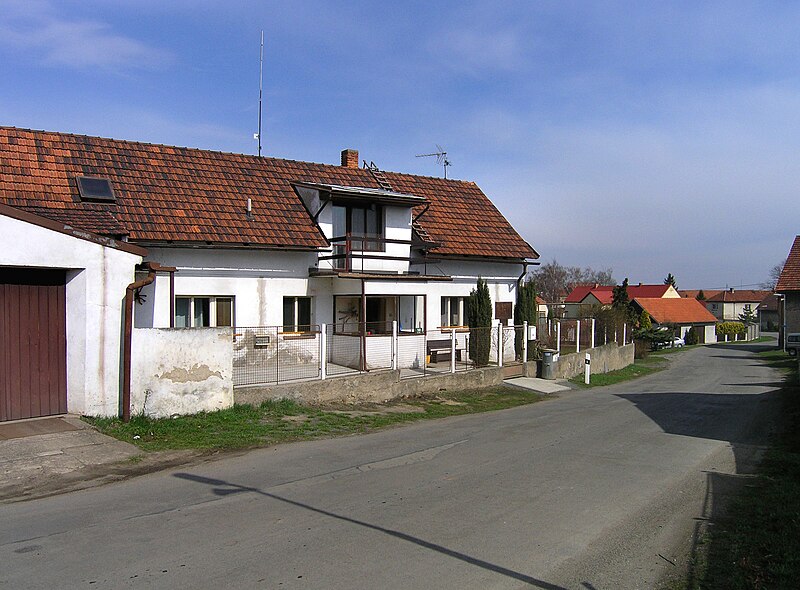 File:Kozomín, main street.jpg