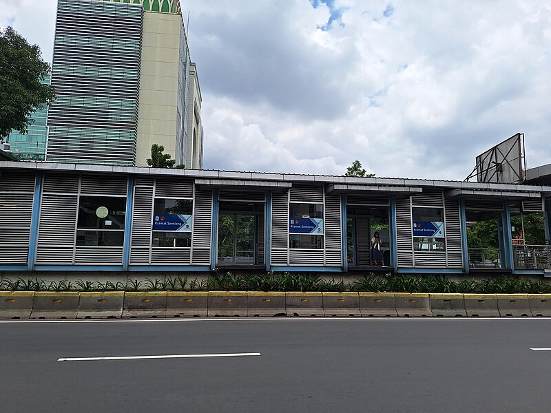 File:Kramat Sentiong Transjakarta BRT Station, February 2024.jpg