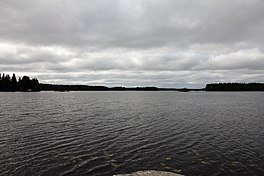 Kuttajärvi - Syvänniemen veneliuskan luota nähtynä - Syvänniemi - Karttula - Kuopio.jpg