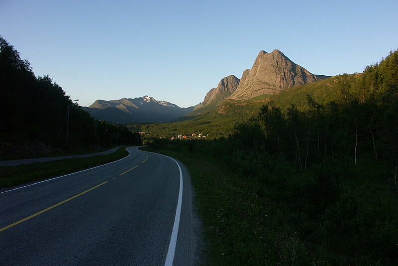 File:Kystriksveien, Norge.jpg