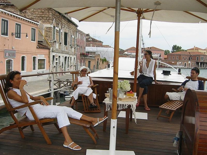 File:La-Dolce Vita deck scene.JPG