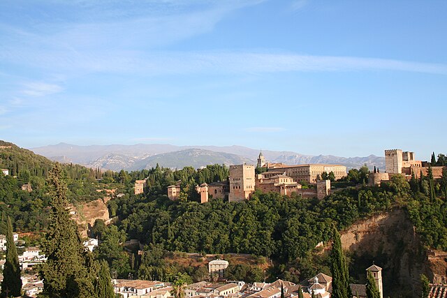 File:La_Alhambra_con_Sierra_Nevada_de_fondo.JPG