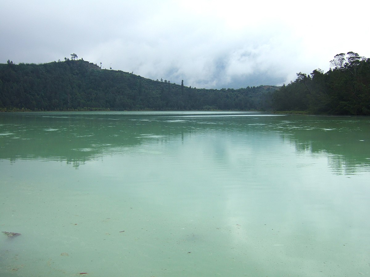 Telaga Warna  Dieng Wikipedia bahasa Indonesia 