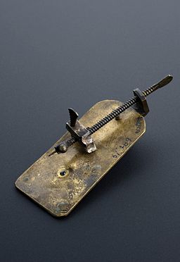 Leeuwenhoek simple microscope (copy), Leyden, 1901-1930 Wellcome L0057739