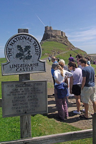 File:Lindisfarne Castle - geograph.org.uk - 1903796.jpg