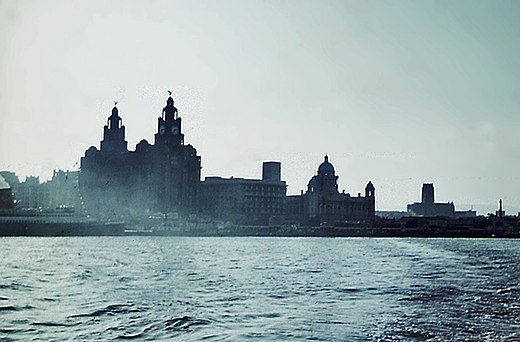 De skyline van Liverpool, gezien vanaf de Mersey