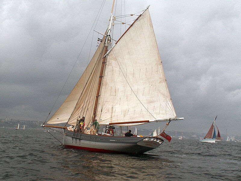 File:Lizzie May au Brest 2008.jpg