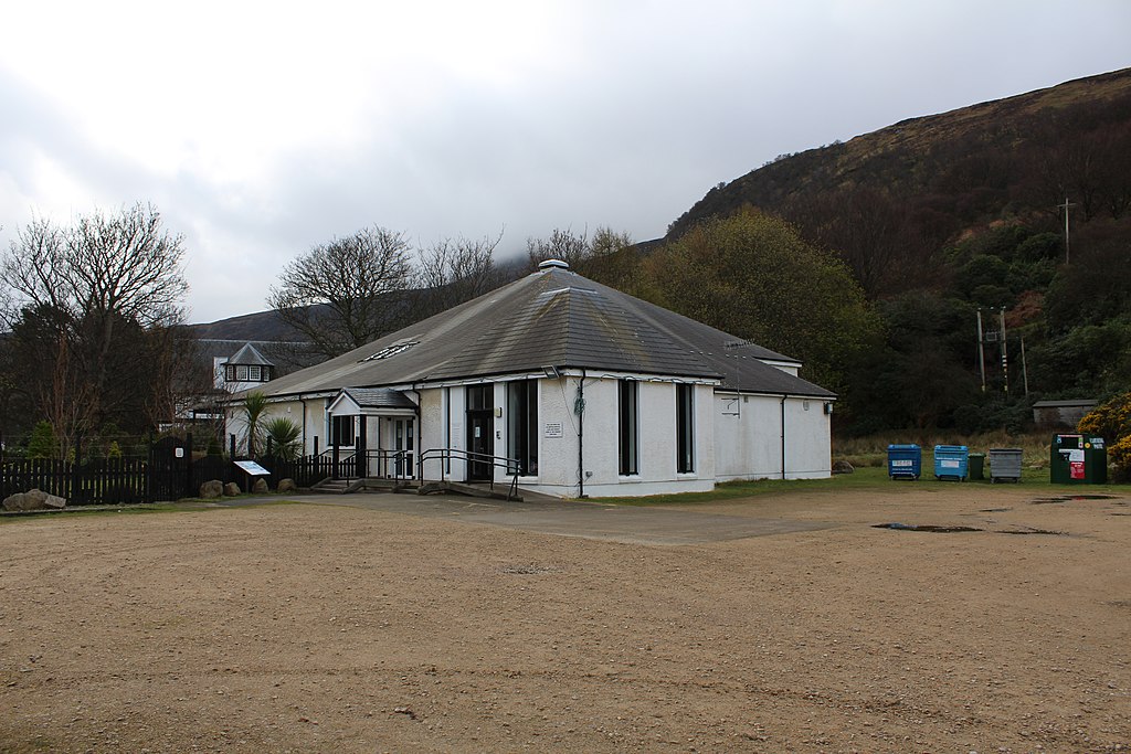 Small picture of Lochranza & Catacol Village Hall courtesy of Wikimedia Commons contributors