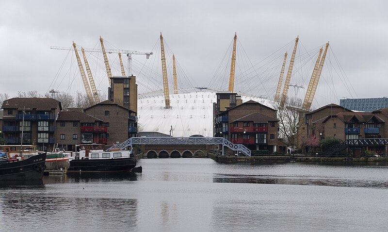 File:London MMB »0B0 Blackwall Basin and the Millennium Dome.jpg