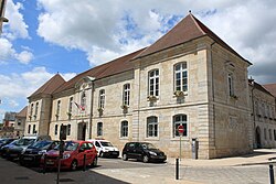 Lons-le-Saunier - Hôtel de ville 2.jpg