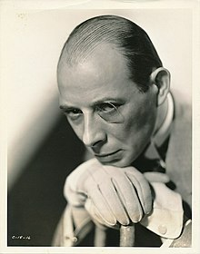 Lucian Prival în „Hollywood Speaks”, 1932.jpg