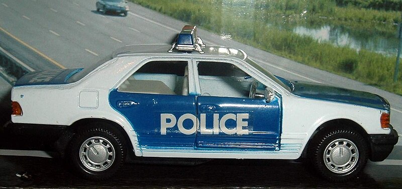 File:M095 Mercedes 300E - France National Police (2391335086).jpg